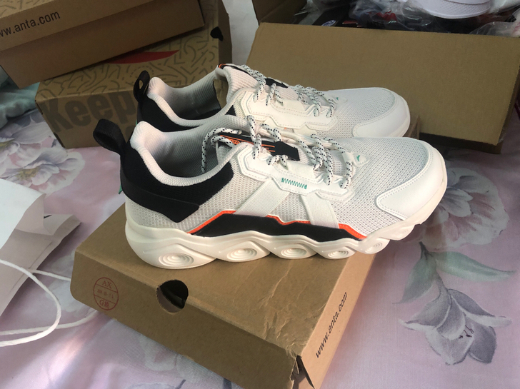 安踏男鞋。 码数：40.5