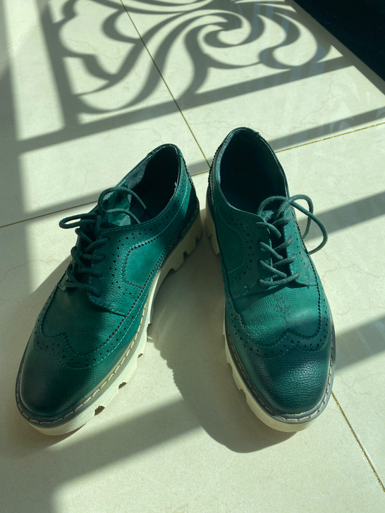 布洛克细带小皮鞋  底子特别软  三四厘米...