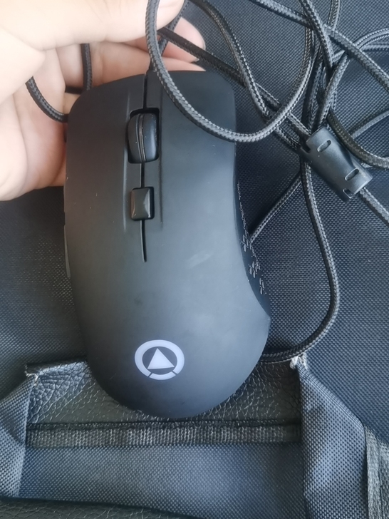 全新 买回一直也没有用，后来朋友送了一个雷...