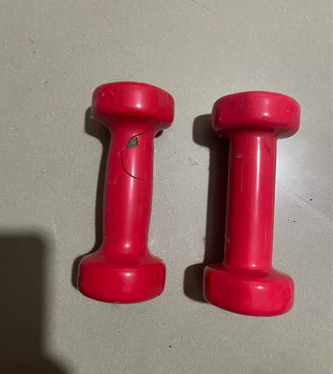 亿健哑铃一对，破损见图1 感兴趣的话点“我...