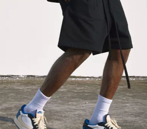 ?MEDM黑色短裤 XL码???明显穿着痕...