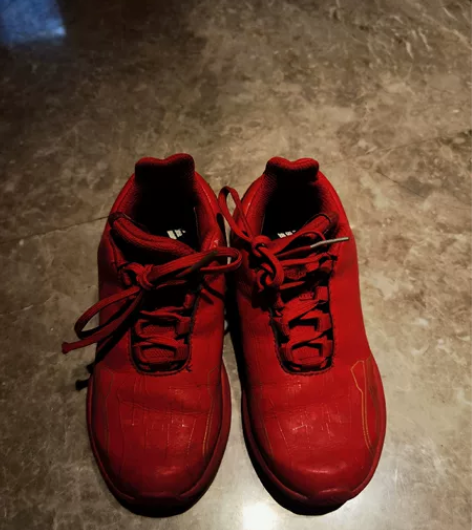 阿迪漫威联名运动鞋，9成新。香港专柜购入 ...