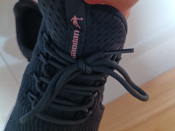 乔丹女鞋～跑步鞋～踩屎感，