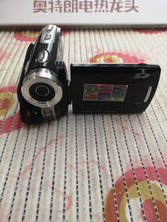 摄像机，两千多买的，就用了几次，挺新的，啥...