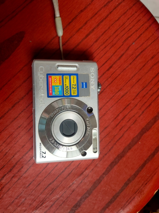 早期几仟元的照相机，现在闲置在家，现在出给...