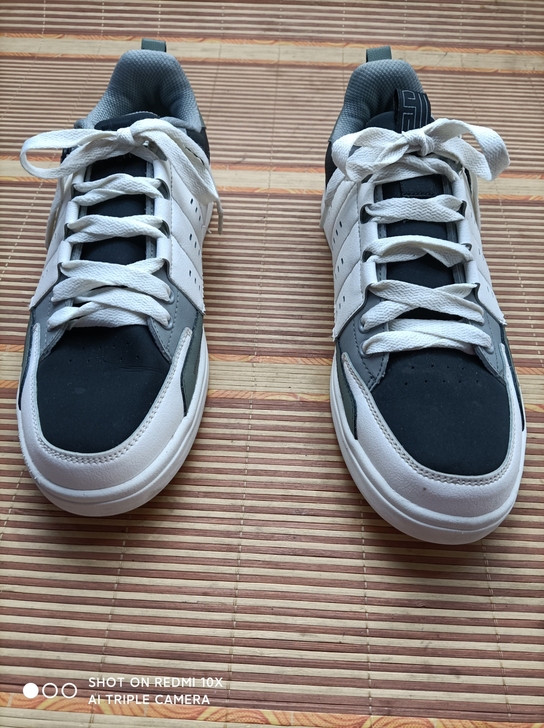 二手男鸿星尔克运动鞋42码   鞋子保证正...