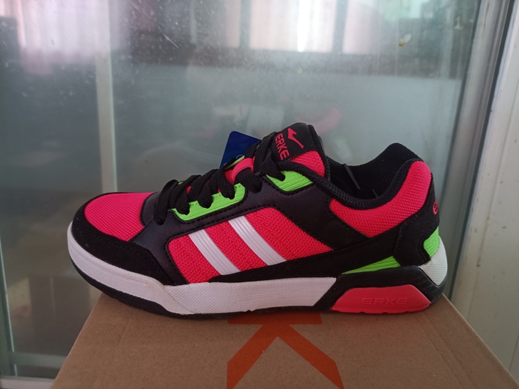 鸿星尔克正品，35码一双，正品全新实物拍摄...