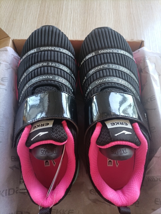 鸿星尔克全新女童运动鞋  37码  颜色搭...