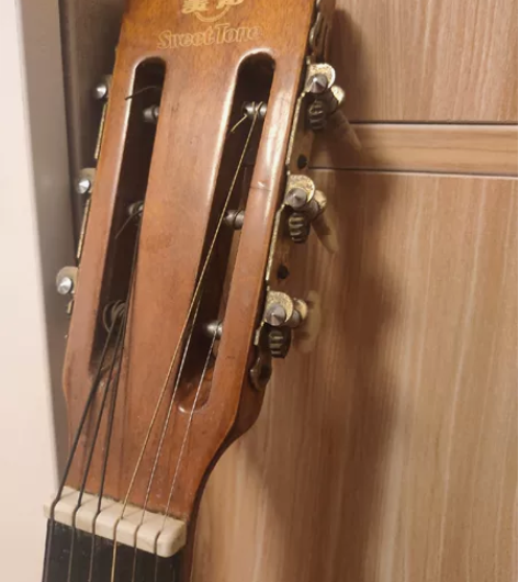 诚心转让家中珍藏多年的吉他，有意者可谈 感...