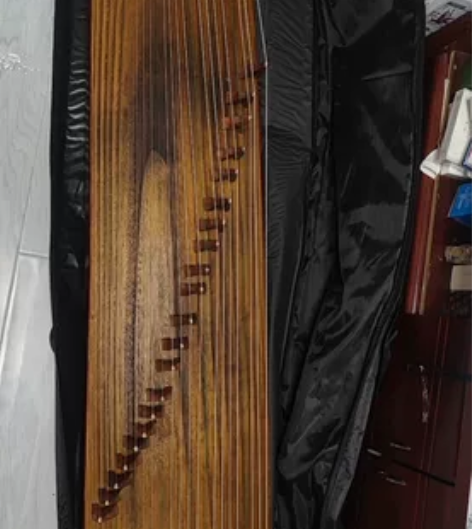 古筝9成新，就用过两次，500就卖了 感兴...