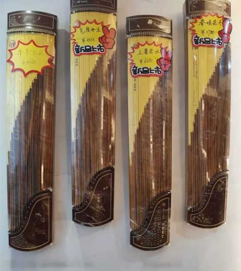 全新古筝，配件齐全。要的私信 感兴趣的话点...