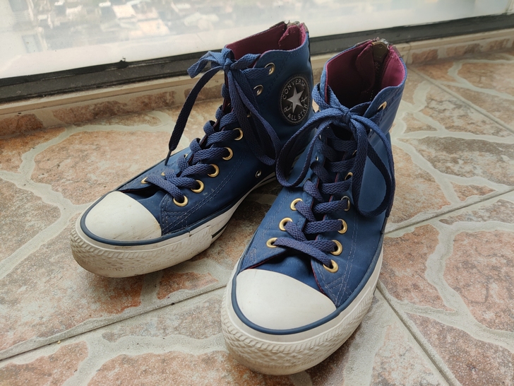 匡威Converse帆布鞋休闲鞋。两年前购...