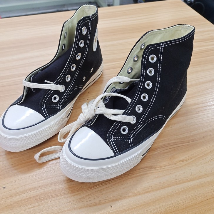 匡威高帮帆布鞋，黑色39码一双，全新的，原...