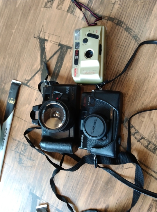 拆迁收到照相机3品相如图基本上都是可以使用...