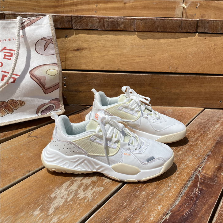 易少年 2021夏季新款奶油色透气运动鞋女...