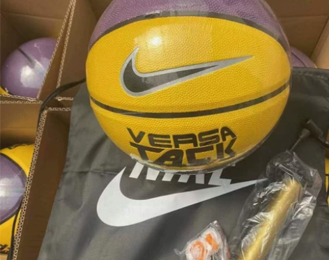 球队解散!!!闲置全新转让7号篮球(标准的...