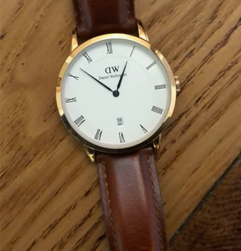 DW手表女生,表盘38mm。轻微使用痕迹。...