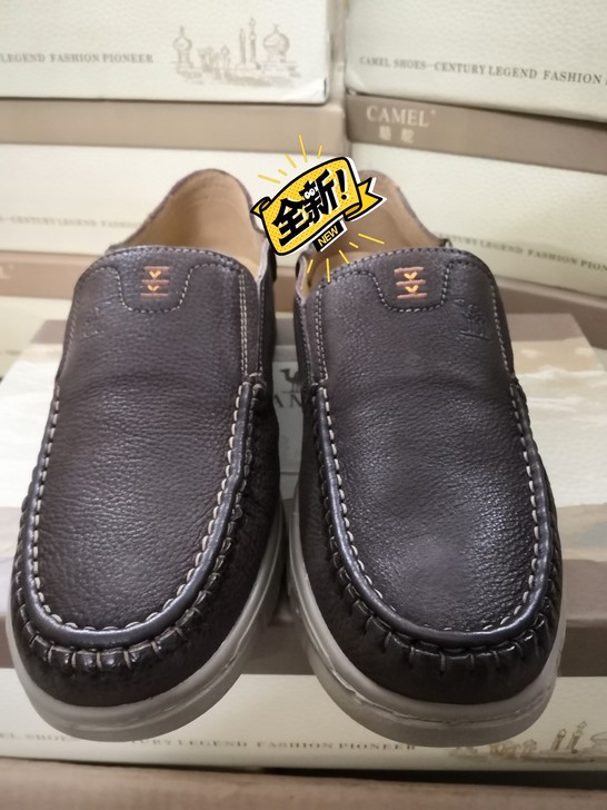 全新正品骆驼徒步休闲头层牛皮鞋A28139...