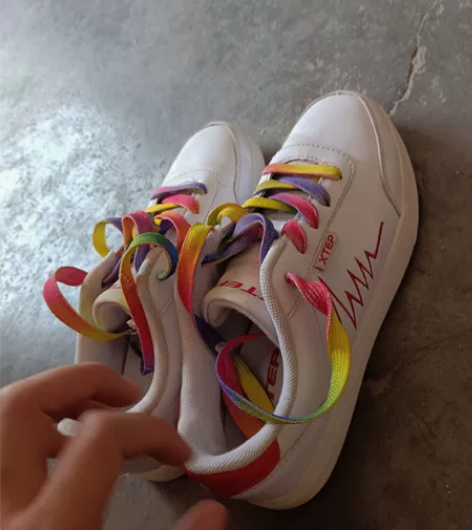 新旧如图-特步36码女鞋，鞋带有瑕疵介意绕...