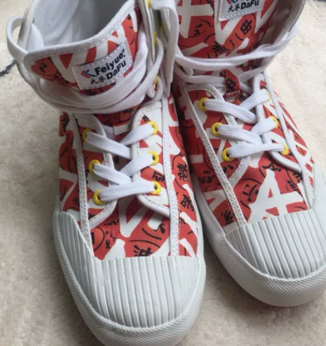 飞跃老干妈 联名款 品牌方赠送  内底有点...