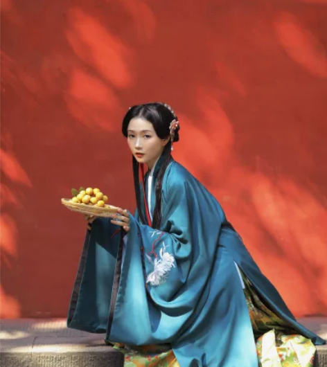 兰若庭 汉服 披风绿色了L码 感兴趣的话点...