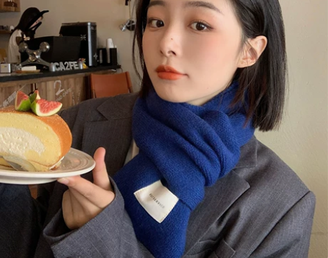 蜗牛爬爬家 高级蓝色短款针织围巾女冬季保暖...