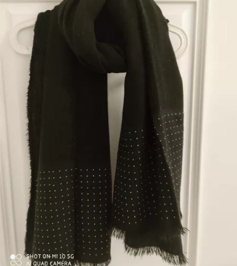 ZARA羊绒围巾长2米宽1米 感兴趣的话点...