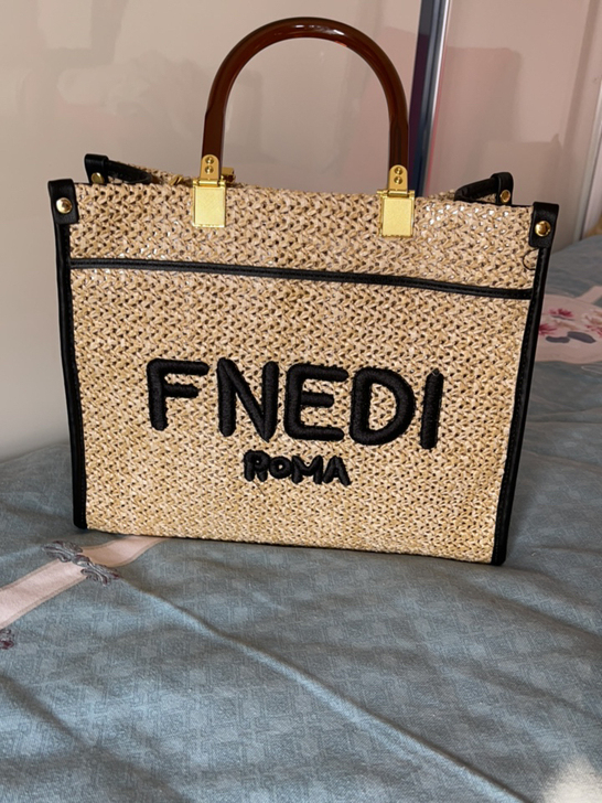 家里包包太多了!有需要的带走!