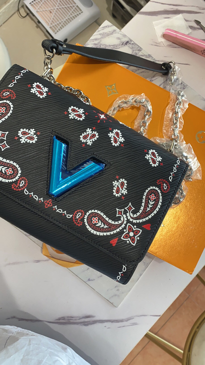 帮朋友出全新的包包,60包邮~