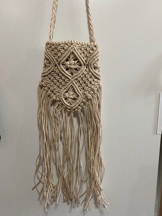 8成新 不是纯白的 是米白色