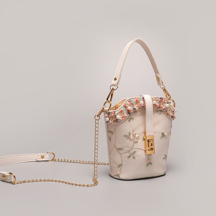 女士包 夏日淑女风  看价格，用是肯定用一...