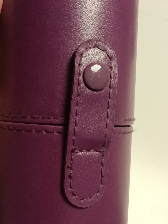 紫色的基本全新闲置未用的化妆包包，圆柱体，...