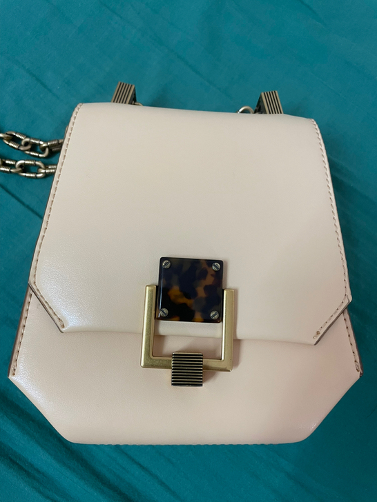 小ck,实体店购买,专柜验货。