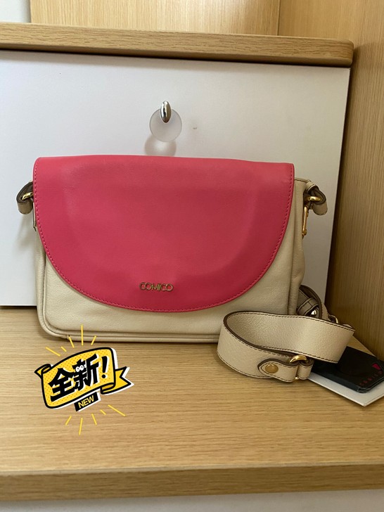 高美高斜挎牛皮小包,层次好!吊牌价1688...