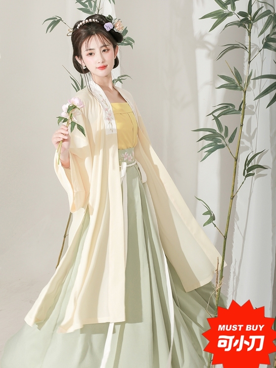 穿过两次，无破损，褙子后中缝线有轻微偏差，...