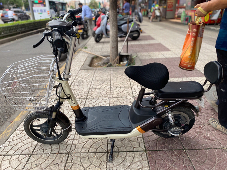 爱玛电动车 八成新 换地方不用了 需要的联系