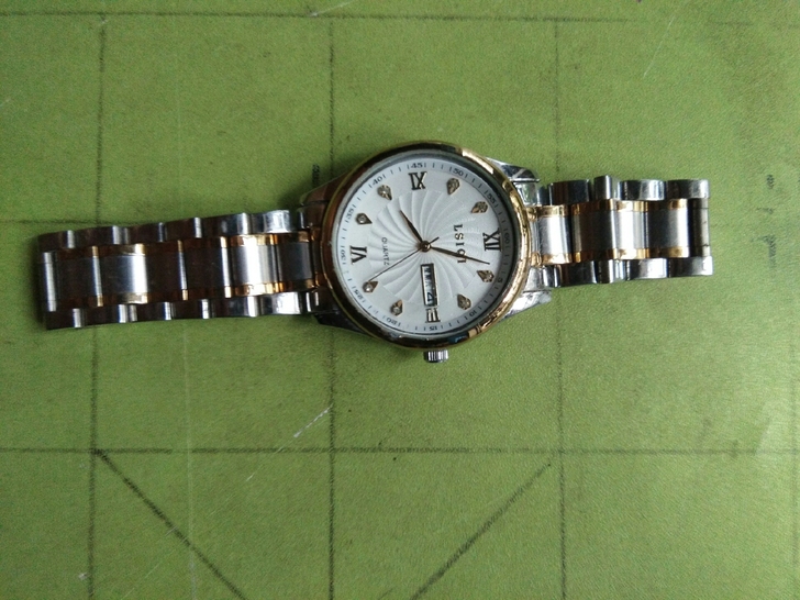 男人款石英表一只，二手，不走了，当配件出，...