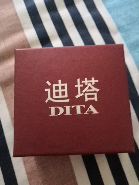 读书时同学送的，那会不喜欢戴腕表，就一直闲...