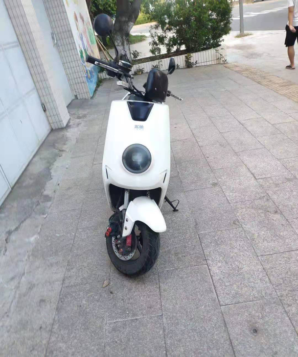 出五羊大牛电动车 电池新换 72v 电池换...