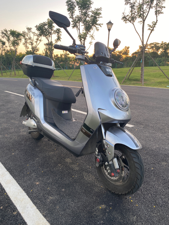 出售五羊电动车，证件齐全，60伏20安电池...