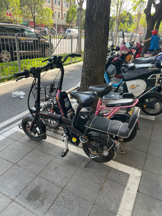 正步电动车,48v17.8a电池 满载续航...