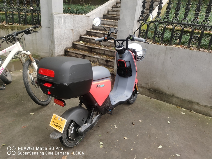 九号智能电动车，手机控制，品牌型号 B30...