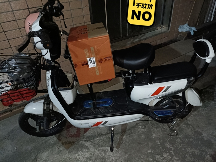年头的时候1100买的，每天上班来回十公里...