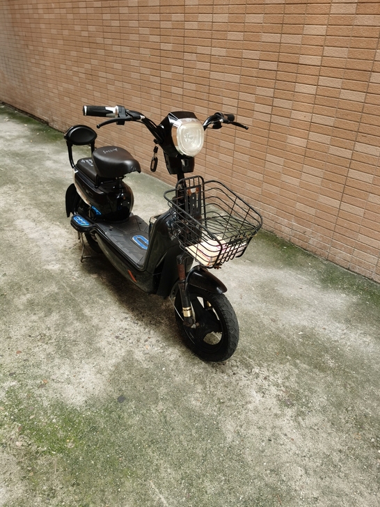 电动车48V,能跑30来公里,八成新,车身...