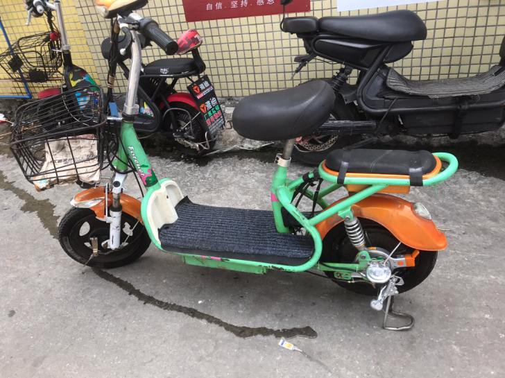 电动车满电25-30公里带充电器