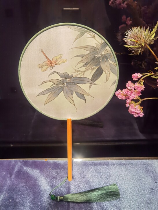 手绘真丝古风团扇，竹叶蜻蜓 ，正反两面绘制...