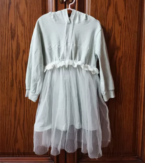 女童网纱连帽卫衣裙，110码，裙长到衣标5...