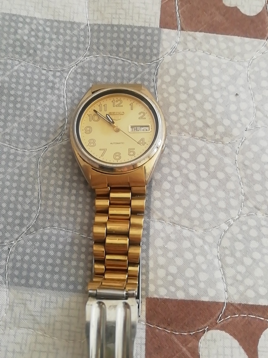 精工歪把手表，成色如图，正常行走，日本机芯，