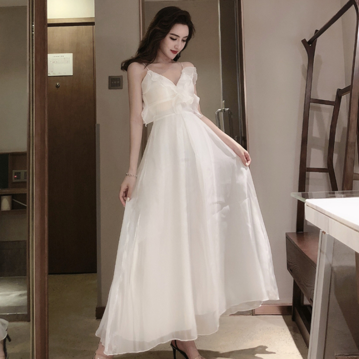 2019夏季新款很仙的连衣裙白色吊带沙滩裙...