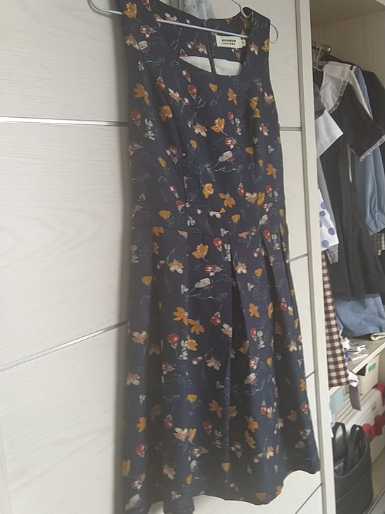 两百多买的裙子,版型好,样式也不错,可能图...